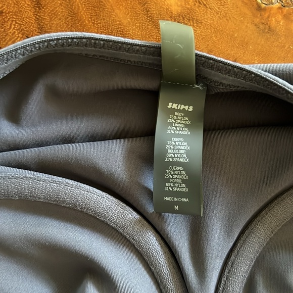 Skims One piece bathing suit - Picture 4 of 8